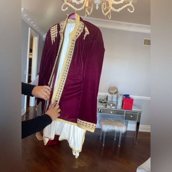 Dresses - Picture 5 of 6